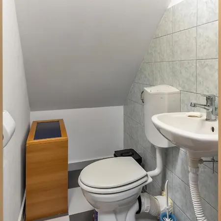 2 Bedroom Lovely In Lejlighed Ravna Gora