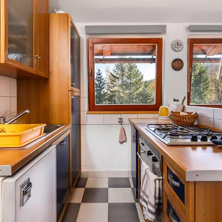 2 Bedroom Lovely In * Ravna Gora
